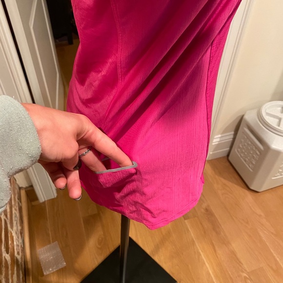 Brooks dry-fit Running/ Workout Tee - Picture 2 of 3